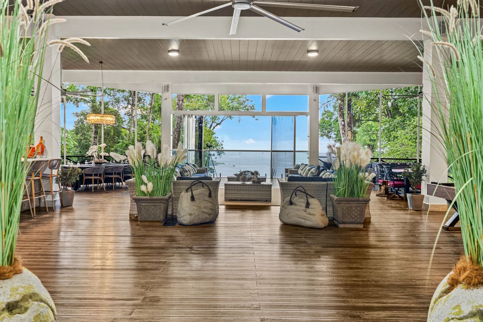 Sala principal con vista al Pacífico, El Genio Estate, Península de Osa