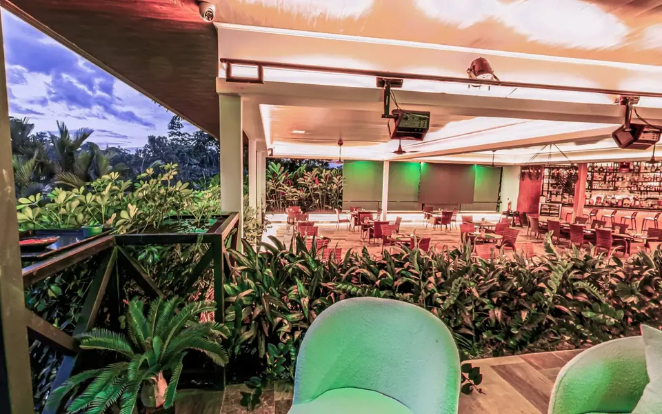 Restaurante de Casa del Río al atardecer, capturado en 360°